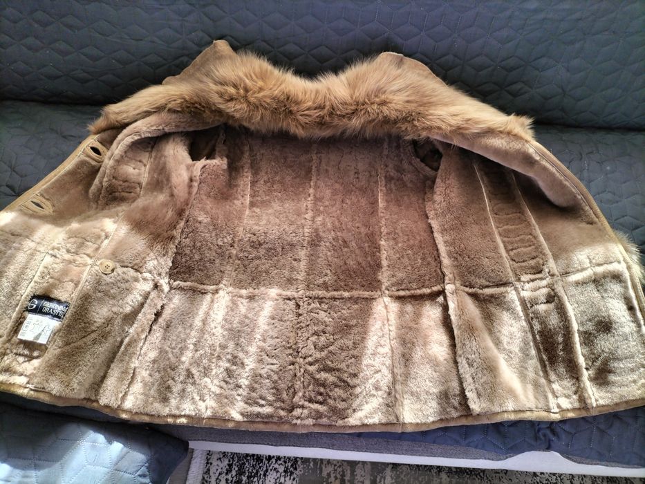 Cojoc din piele de oaie culoare bej