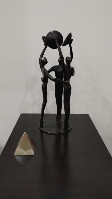 Винтидж декоративна статуетка Три фигури с модернистичен дизайн. Метал