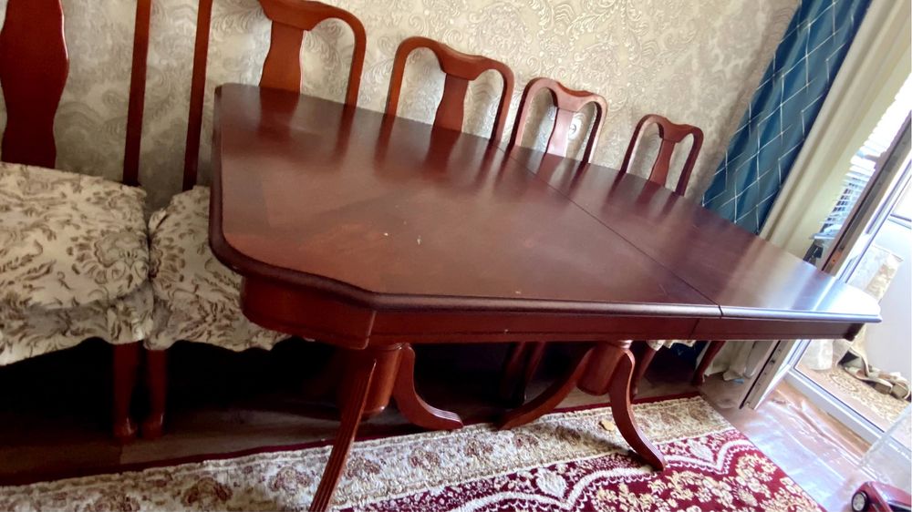 Стол для гостиной