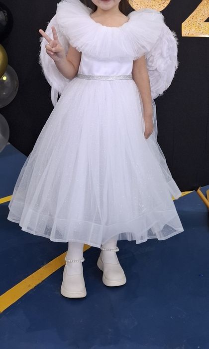 Платье для девочку подойдёт от5 до 7 лет