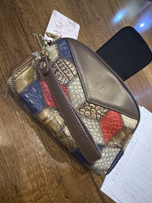 Женский клатч сотилади