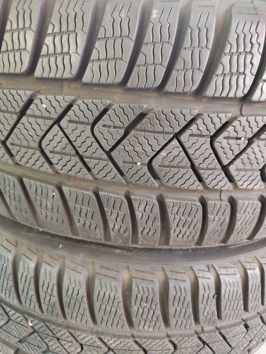 2 бр зимни 225/55/17 Pirelli 22г