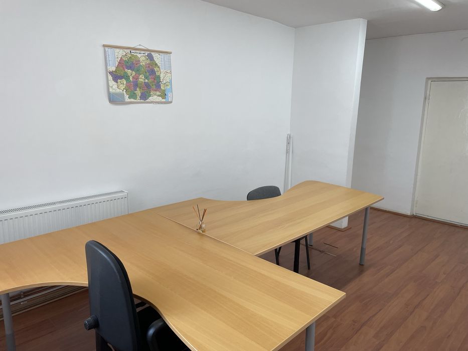 Spatii comerciale/birouri de inchiriat - 78 mp( din 268 mp )utili, birouri plus hol acces, grup sanitar si parcare 434 mp in curtea interioara