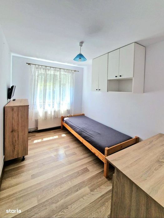 Apartament 3 camere, renovat, centrală proprie, etaj intermediar