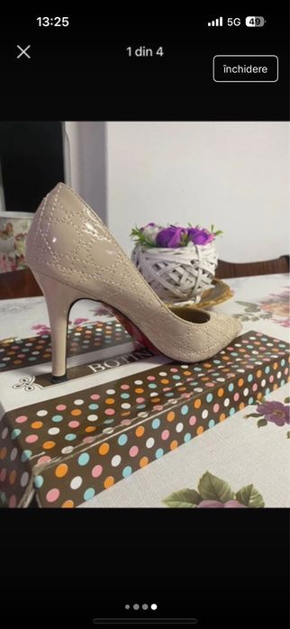 Pantofi cu toc.