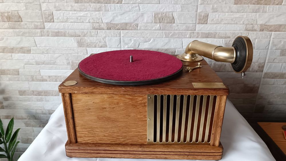 Стар грамофон с манивела - EUFON - 1909г. - Made in Hungary