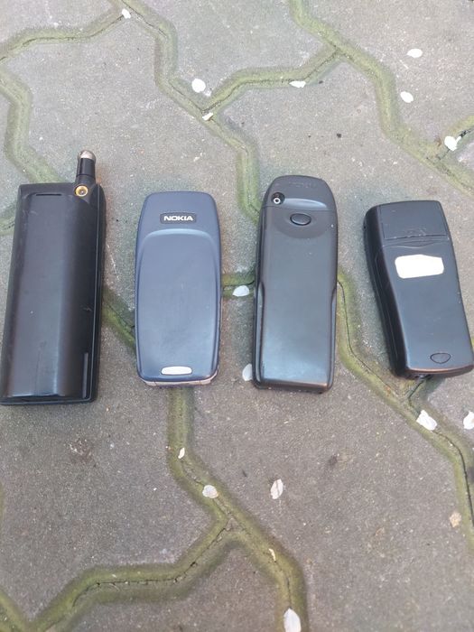 Lot 4 telefoane colecție ericsoon628,Nokia 3310,6210,8260 vintage