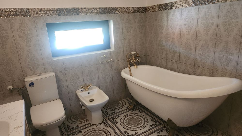 Casă Bucov P+1E  zona Primărie Bucov  240 mp construiți si teren 850 mp