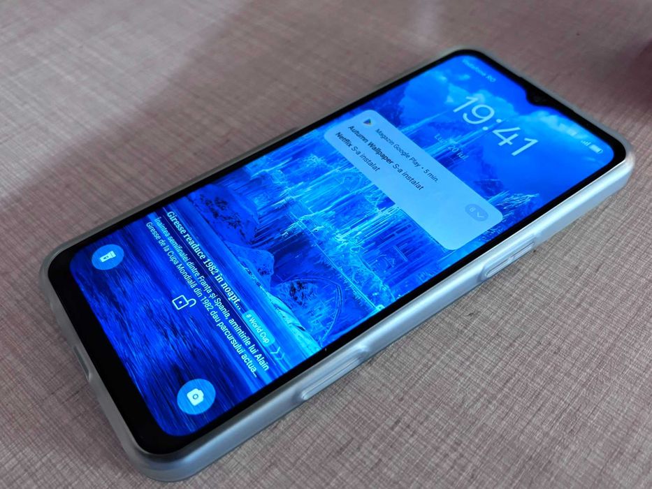 Vând telefon Wave7c