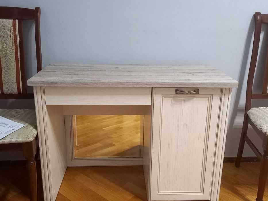 Тумбочка спальная