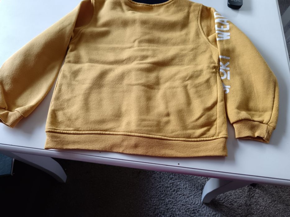 Суичър нов жълт за 7/8год.