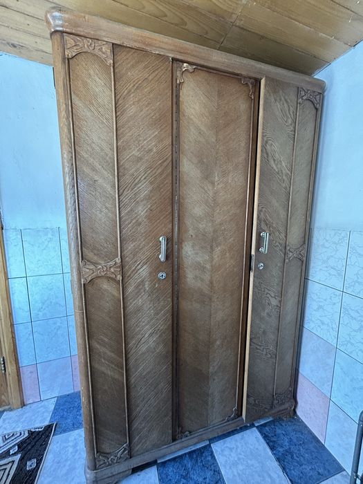 Продам дубовый шкаф