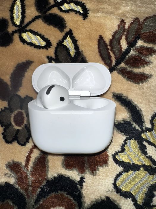 Airpods 4 левый наушник с кейсом