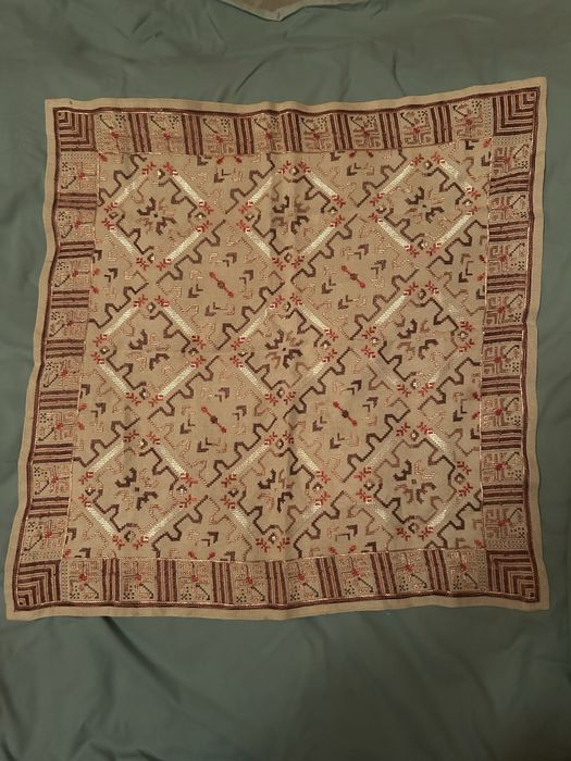 Старинно ръчно правени плетива, покривки, карета