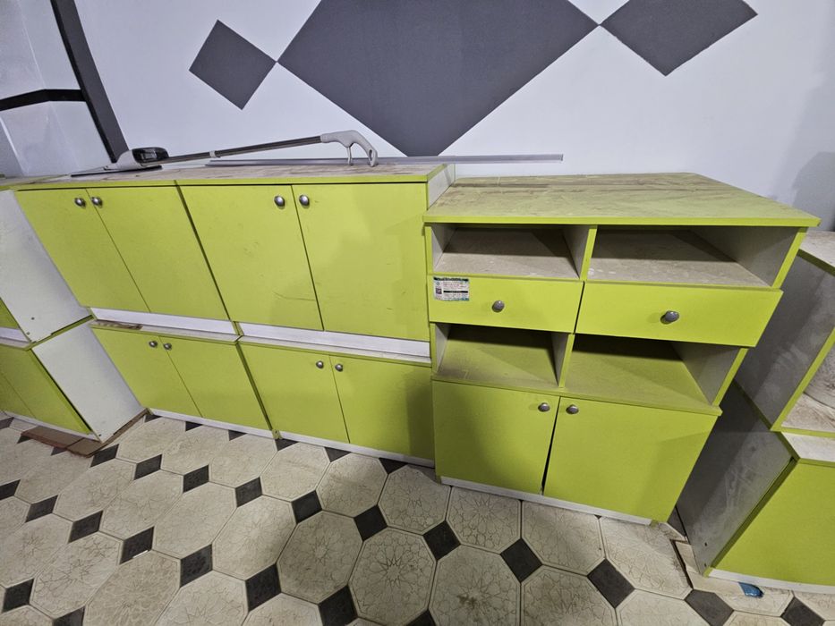 Продаем шкафчики тумбочки