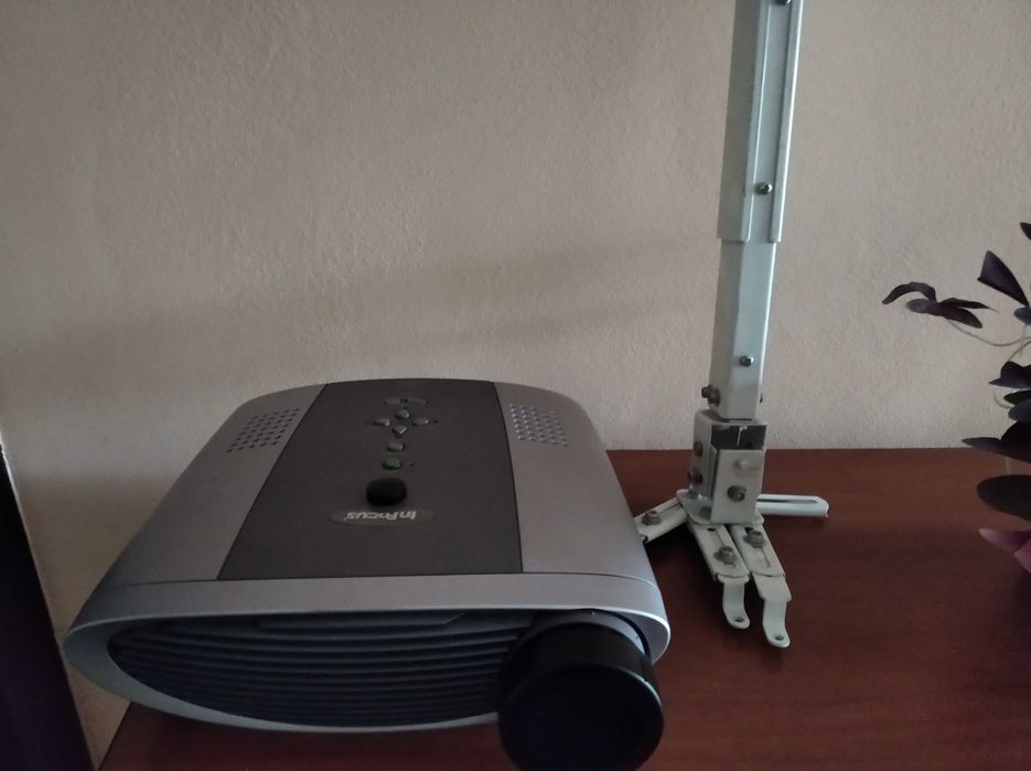 Продам проектор фирмы InFocus