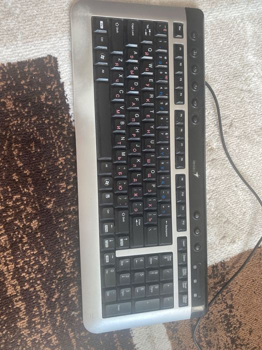 Продам клавиатуру Genius