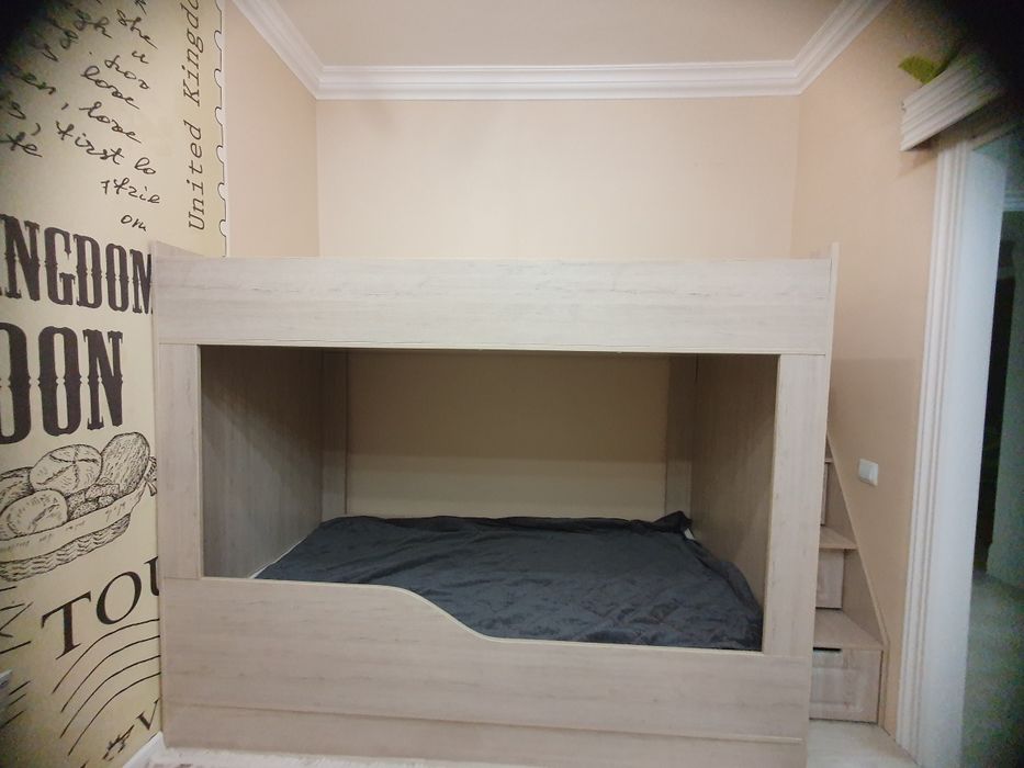 Кровать двухяростную