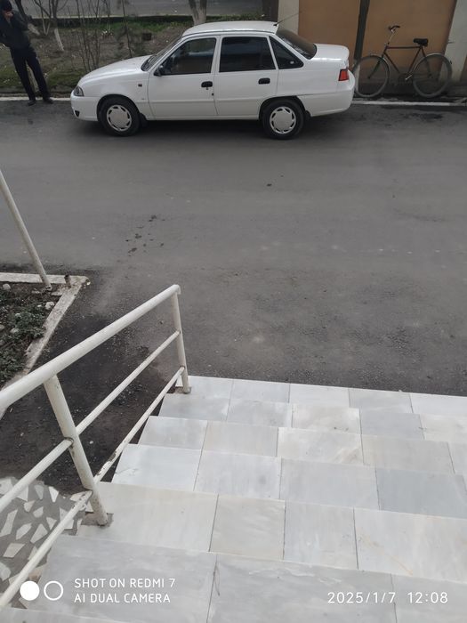 Moshina srochniy sotiladi