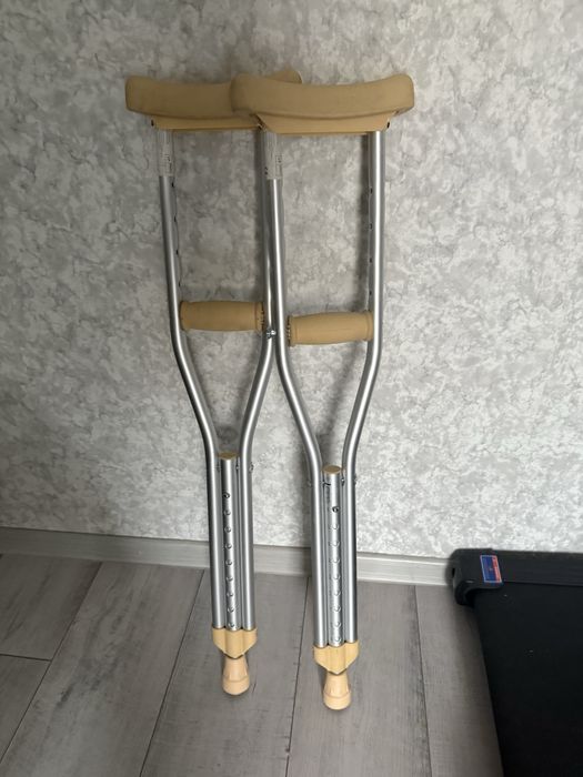 Продам десткие костыли