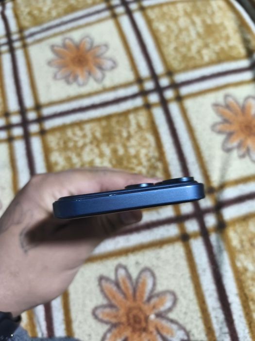обменяю iphone xr в корпусе 17 pro