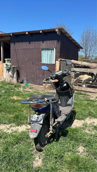 Vand scuter electric ,ofer incarcator,este perfect fumctional