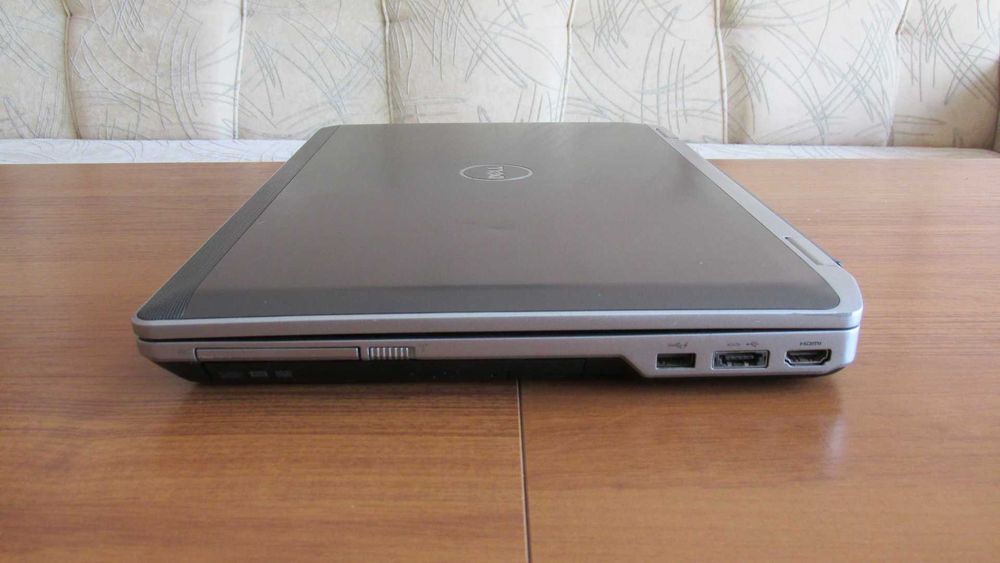 15.6 инча Dell с Intel i7,SSD,Full HD,подсветка