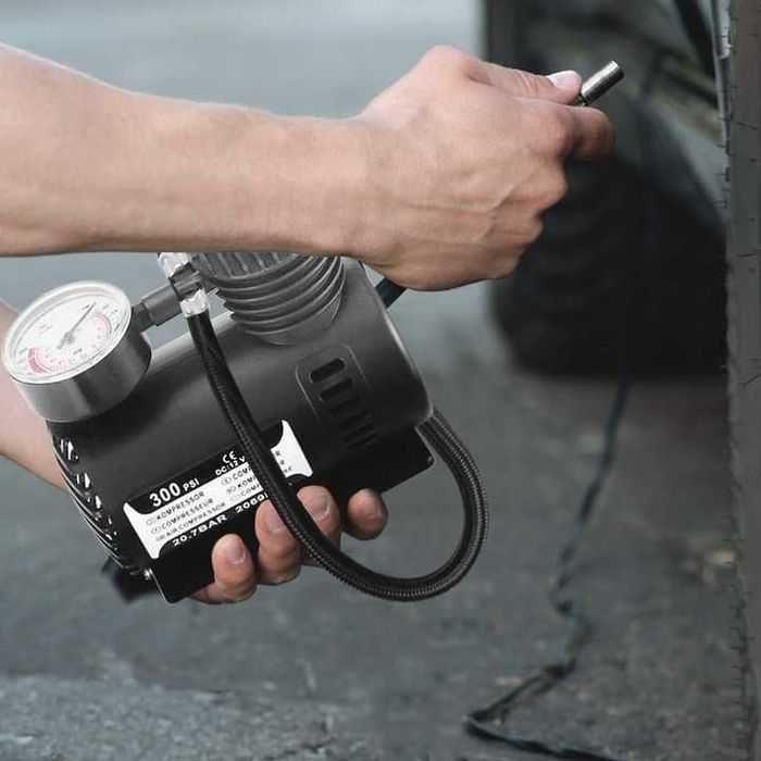 Compresor auto universal, 12V, 300PSI;20,7BAR,cu manometru,nou