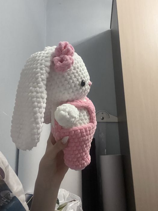 Ръчно изработени плетени зайчета- смяна на цвят и добавки налични.