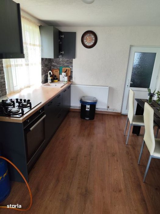 Casa renovata complet, 1800 mp teren, zona linistita in Cornita