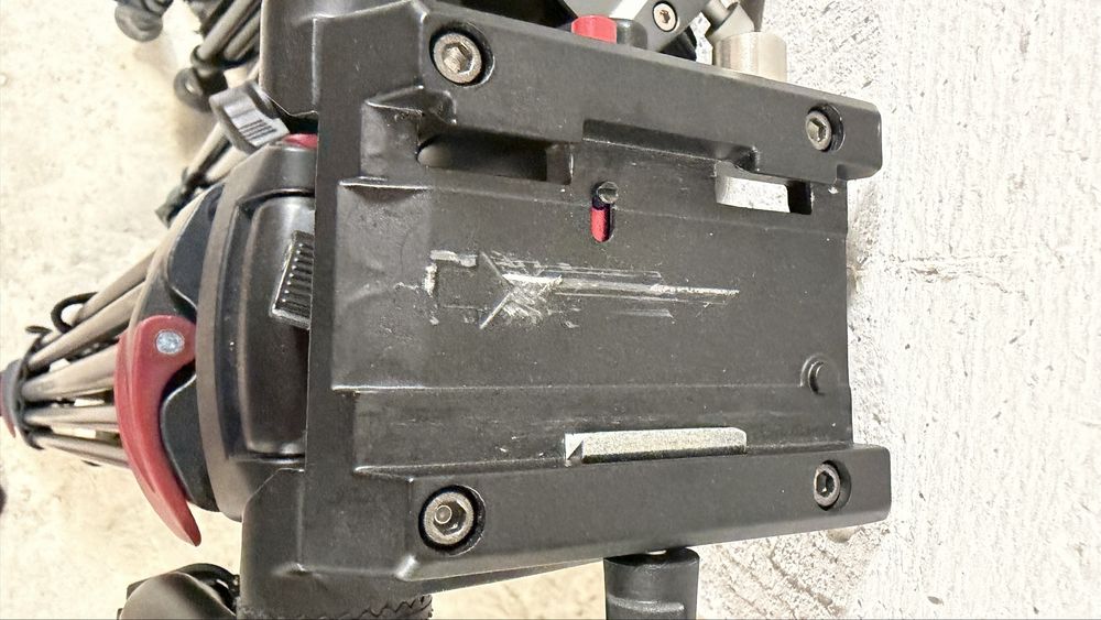 Miliboo MTT602L Video Trepied