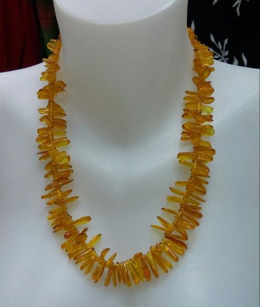 Продавам гердани, гривни и медальон от естествен кехлибар