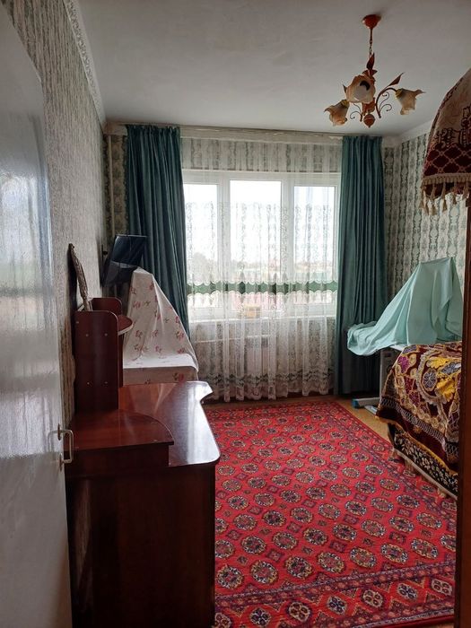 Продается трехкомнатная квартира в городе Навои