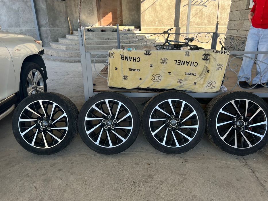 Продам летние шины R17