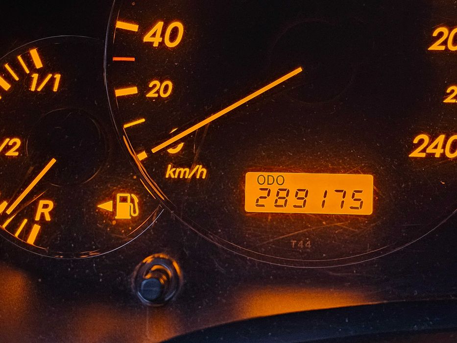 Vand Totota Avensys 4d executive edition2007