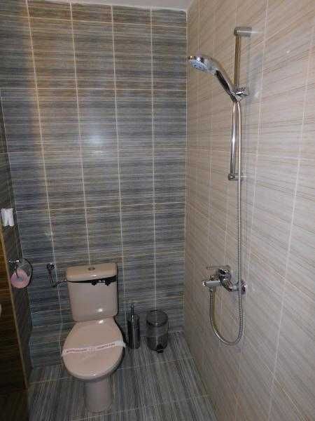 Дава се под наем Тристаен апартамент в Бургас, Лазур - 100 кв.м за 612 € - Снимка #13