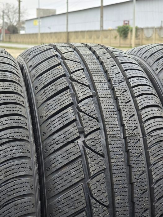 Anvelope de iarna 235-45r17 Leao