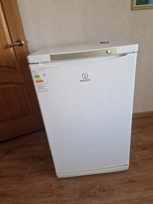 Продам морозильную камеру Indesit
