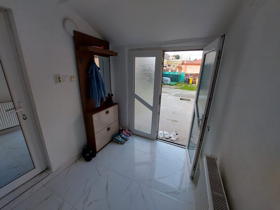 Proprietar vand casa la sol , 2 camere , compl utilat si mobilat 50mp