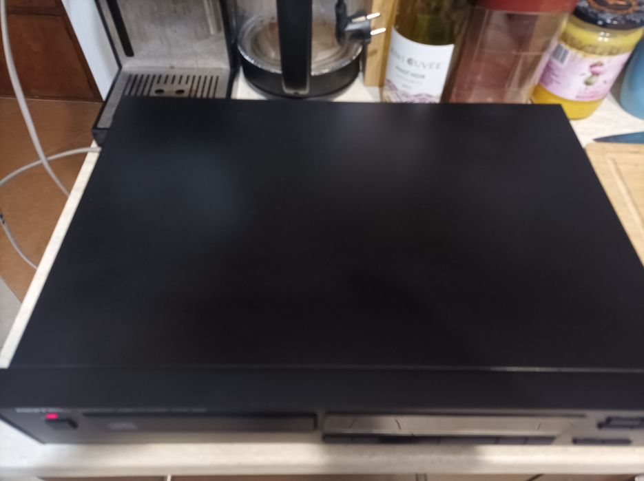 Продавам hi-fi сет усилвател, СД преар и тунер Rotel