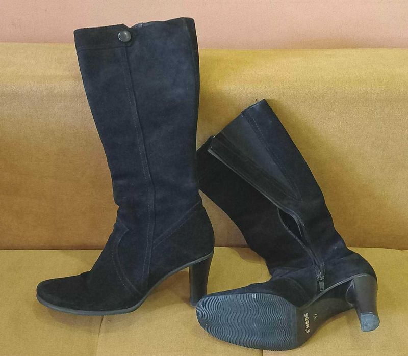 Черни  дамски ботуши естествен велур E`MODE