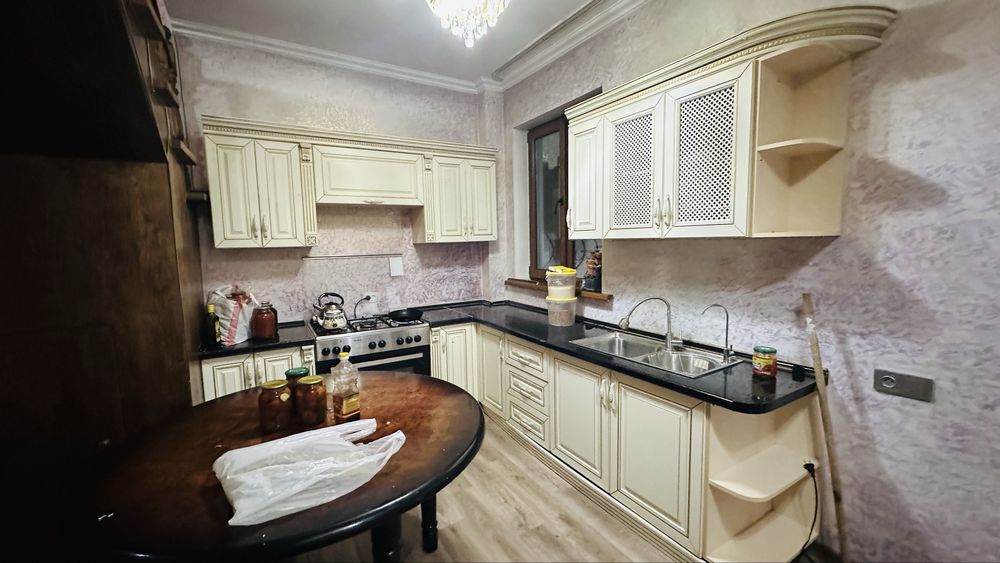 Кухонный гарнитур 2,5на 3 метра