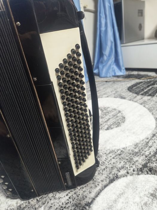 Vând acordeon 120 basi