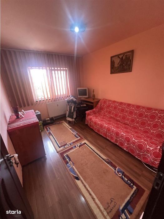 Decomandat cu 2 bai si 2 balcoane