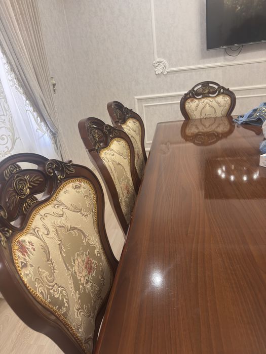 Стол и стулья продаю