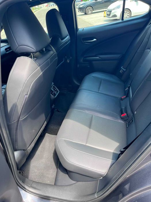 Lexus UX Echipare premium, Stare excelenta, Include TVA 21 %.