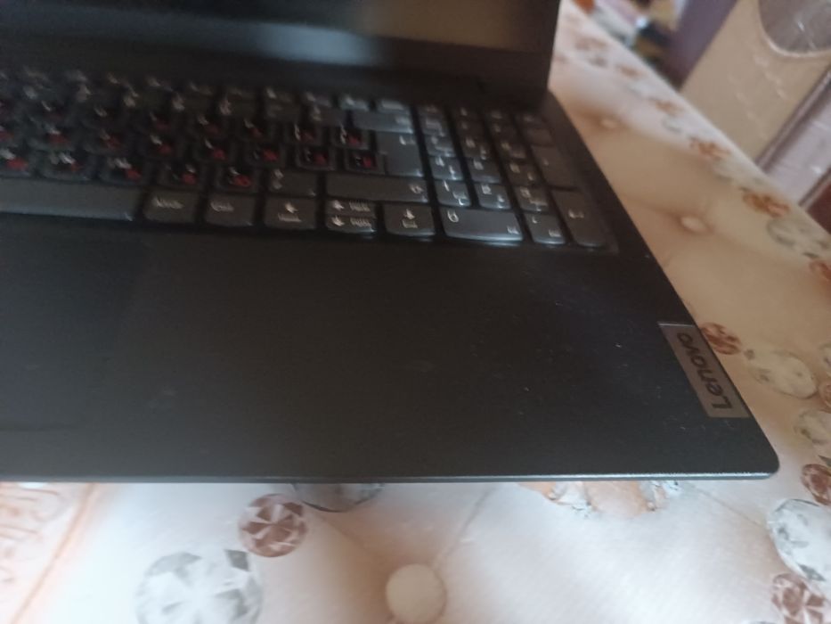 Ноутбук Lenovo в хорошем состоянии