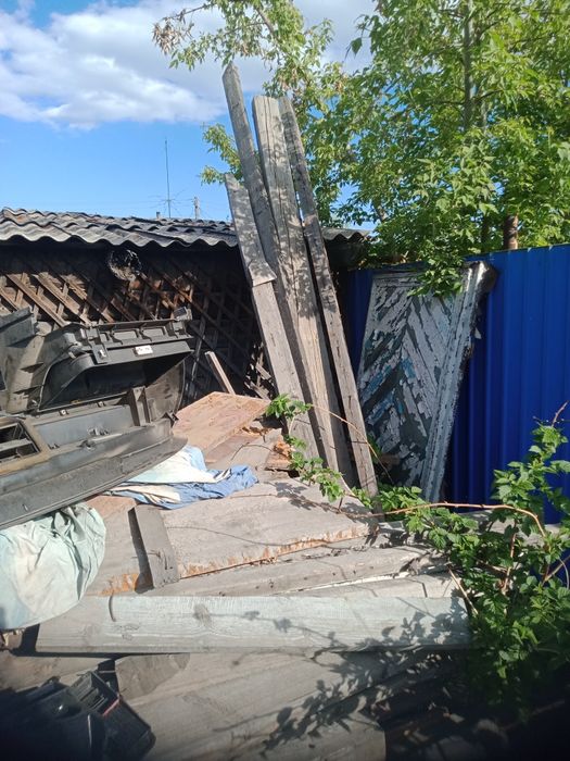 Доски бруски разные.