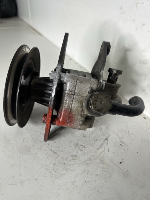 Насос гидроусилителя руля (ГУР) Audi 80 B4 2.3