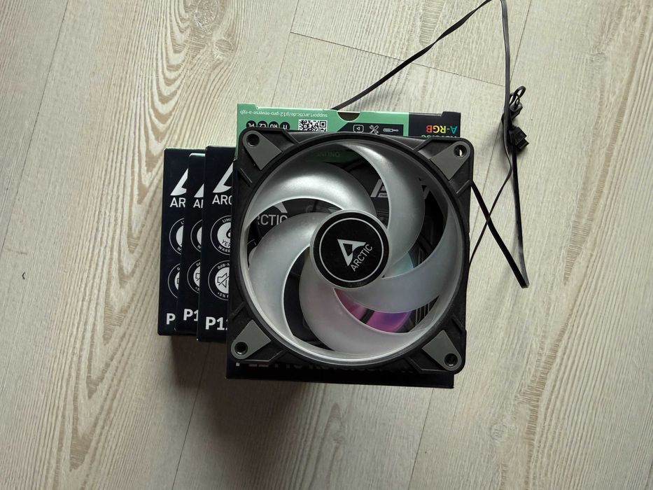 Intel i5 11600K + Placa de baza Gigabyte B560M DS3H + Cooler Arctic